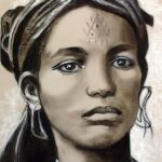pastel sec sur fond ocre; travail d'élève. Portrait d'une femme kabyle.